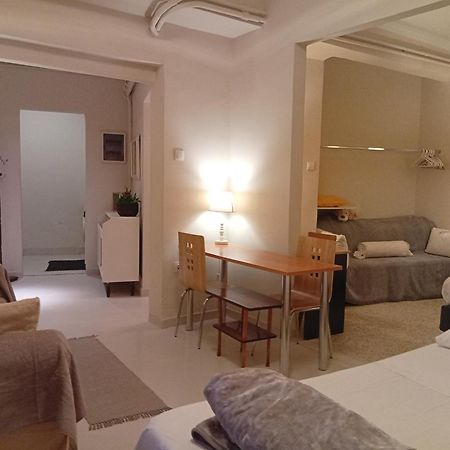 Filopappou Decent Apartment Atenas Exterior foto
