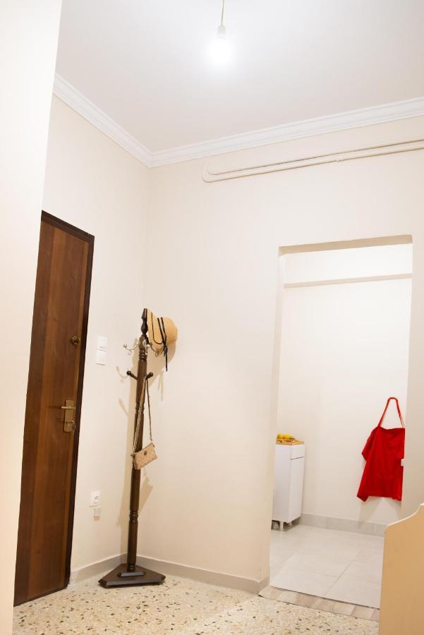 Filopappou Decent Apartment Atenas Exterior foto