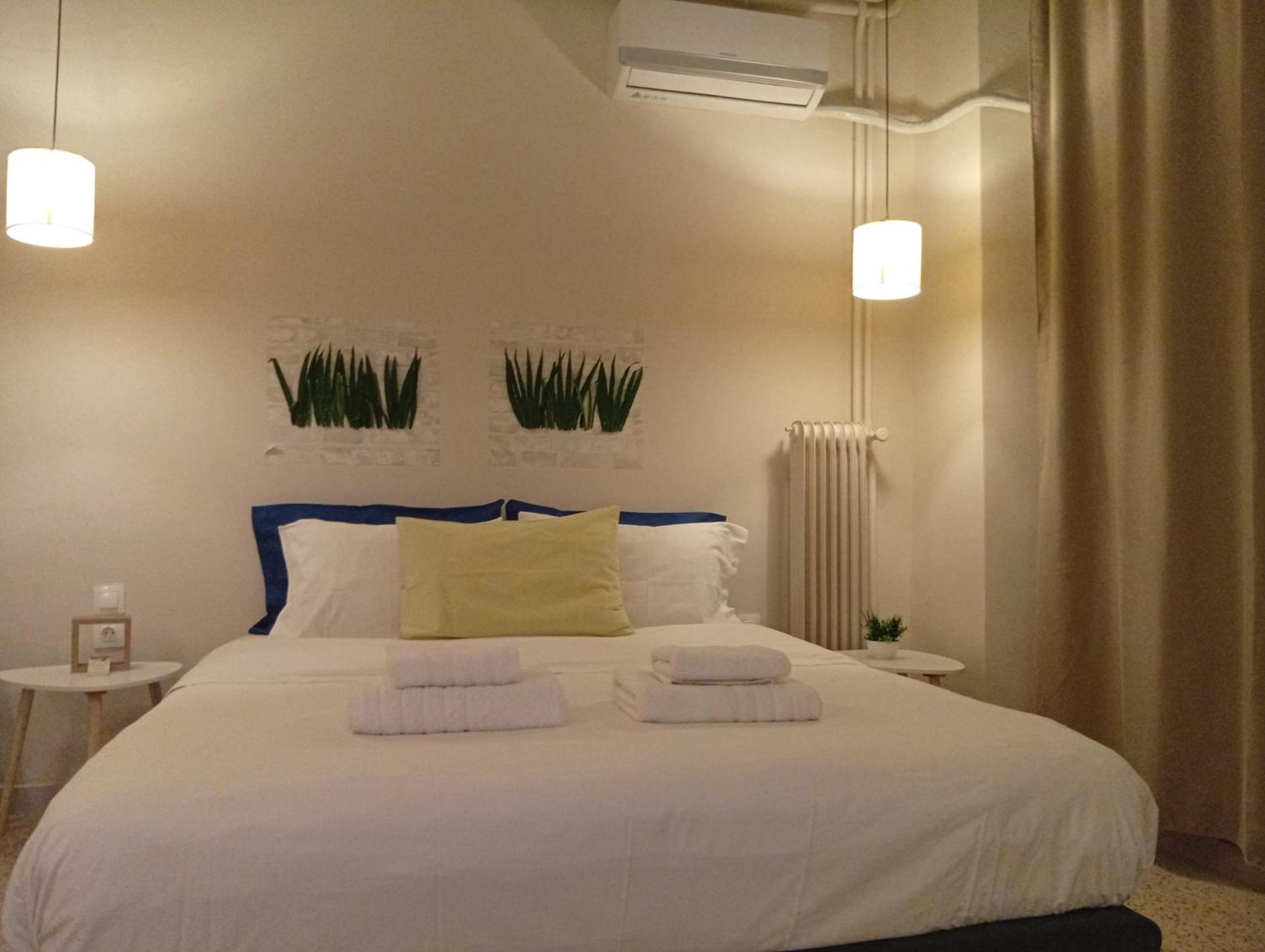 Filopappou Decent Apartment Atenas Exterior foto