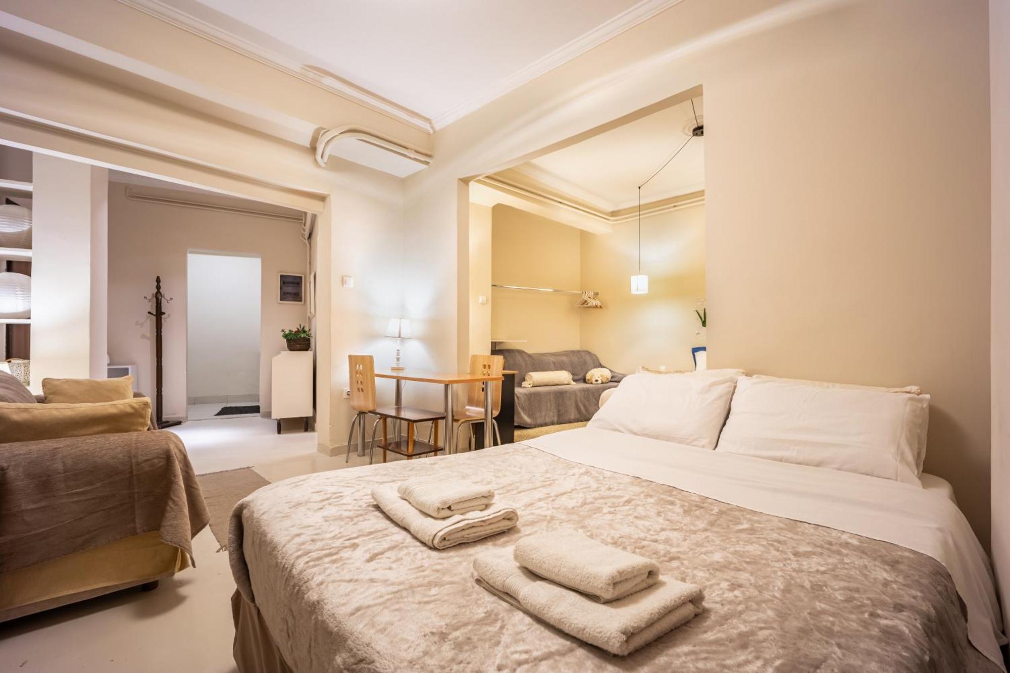 Filopappou Decent Apartment Atenas Exterior foto