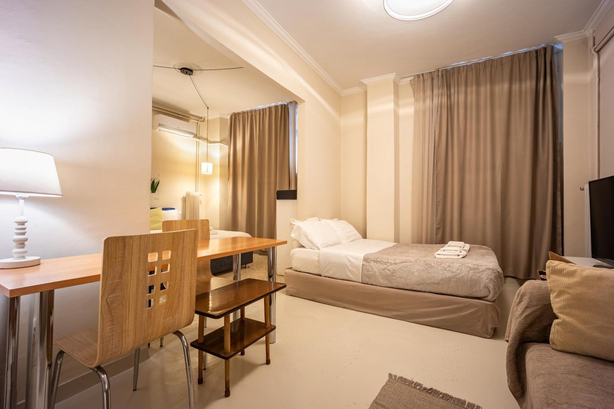 Filopappou Decent Apartment Atenas Exterior foto