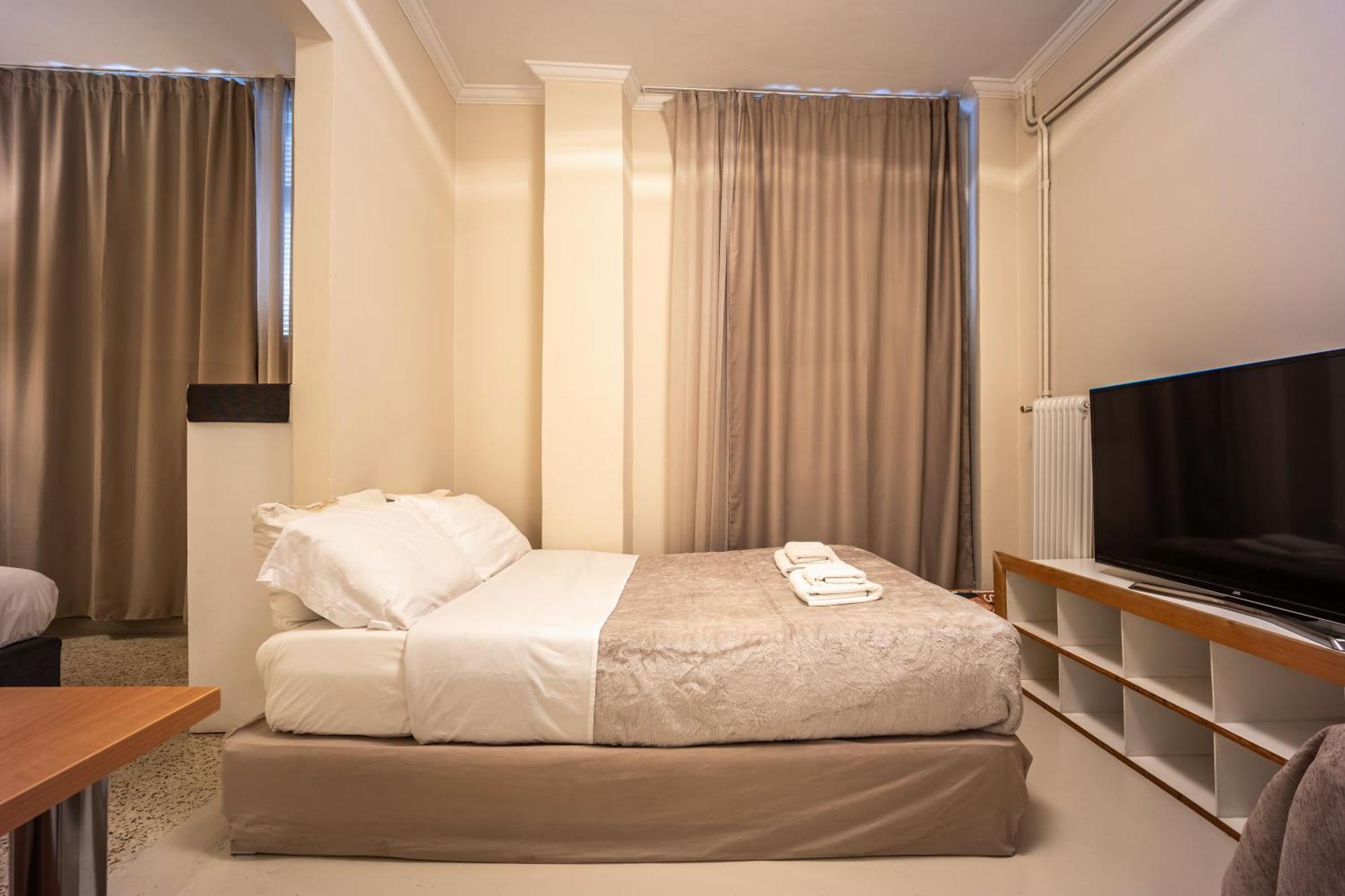 Filopappou Decent Apartment Atenas Exterior foto